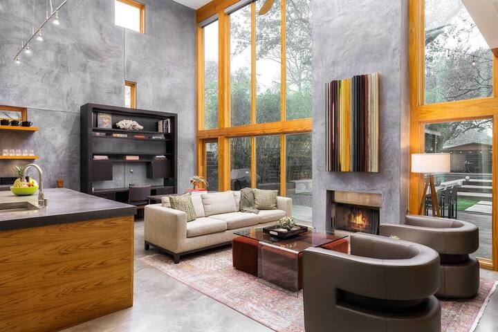 Zilker Paradise Found (Pool and City Skyline View) gallery image 3