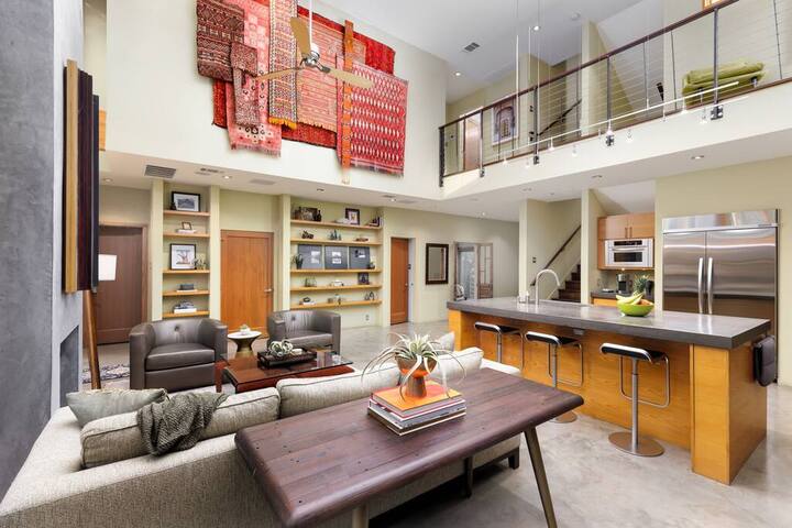 Zilker Paradise Found (Pool and City Skyline View) gallery image 4