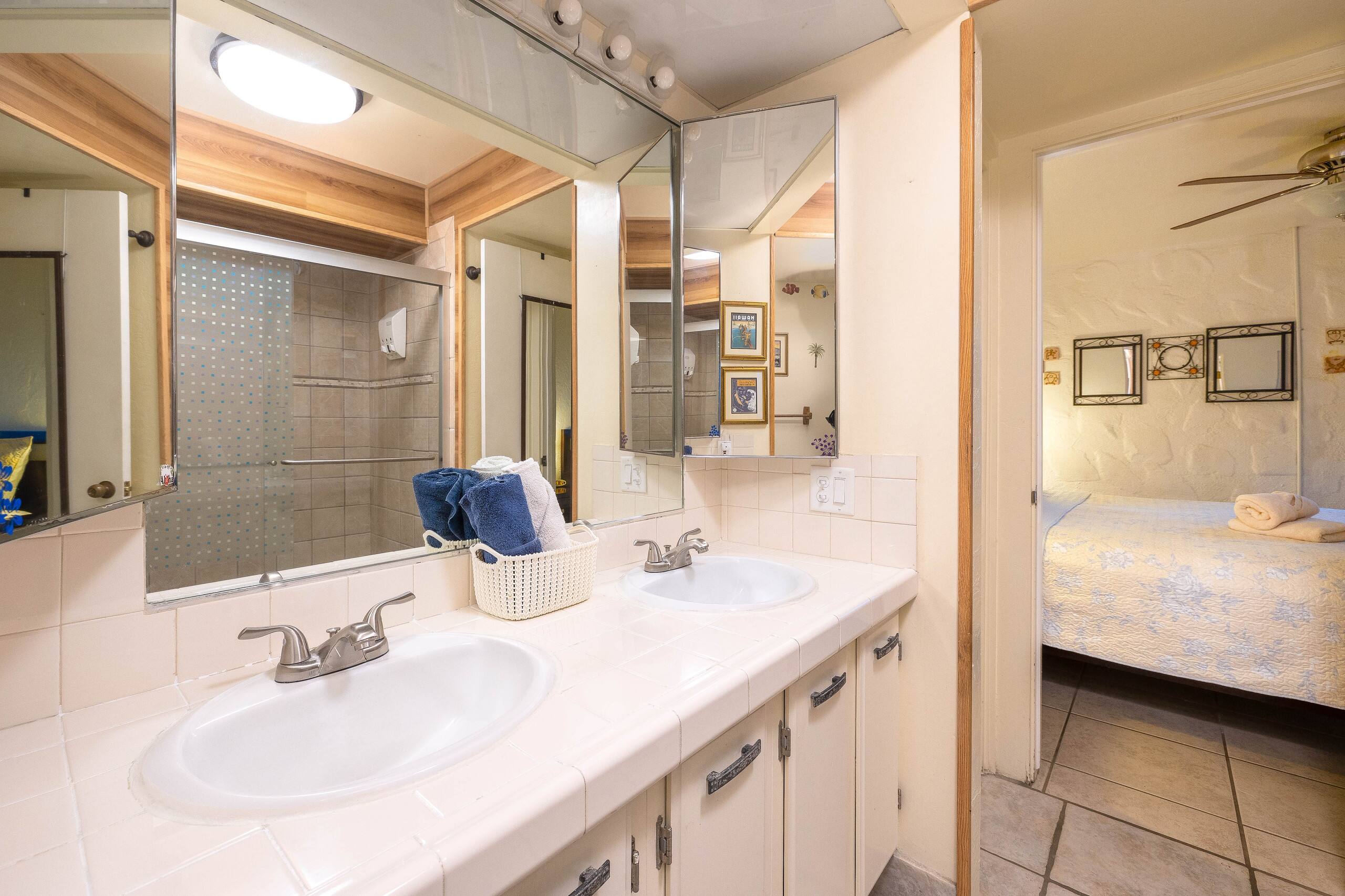 Condo in Kailua-Kona · ★4.46 · 1 bedroom · 2 beds · 1 shared bath - Image 17