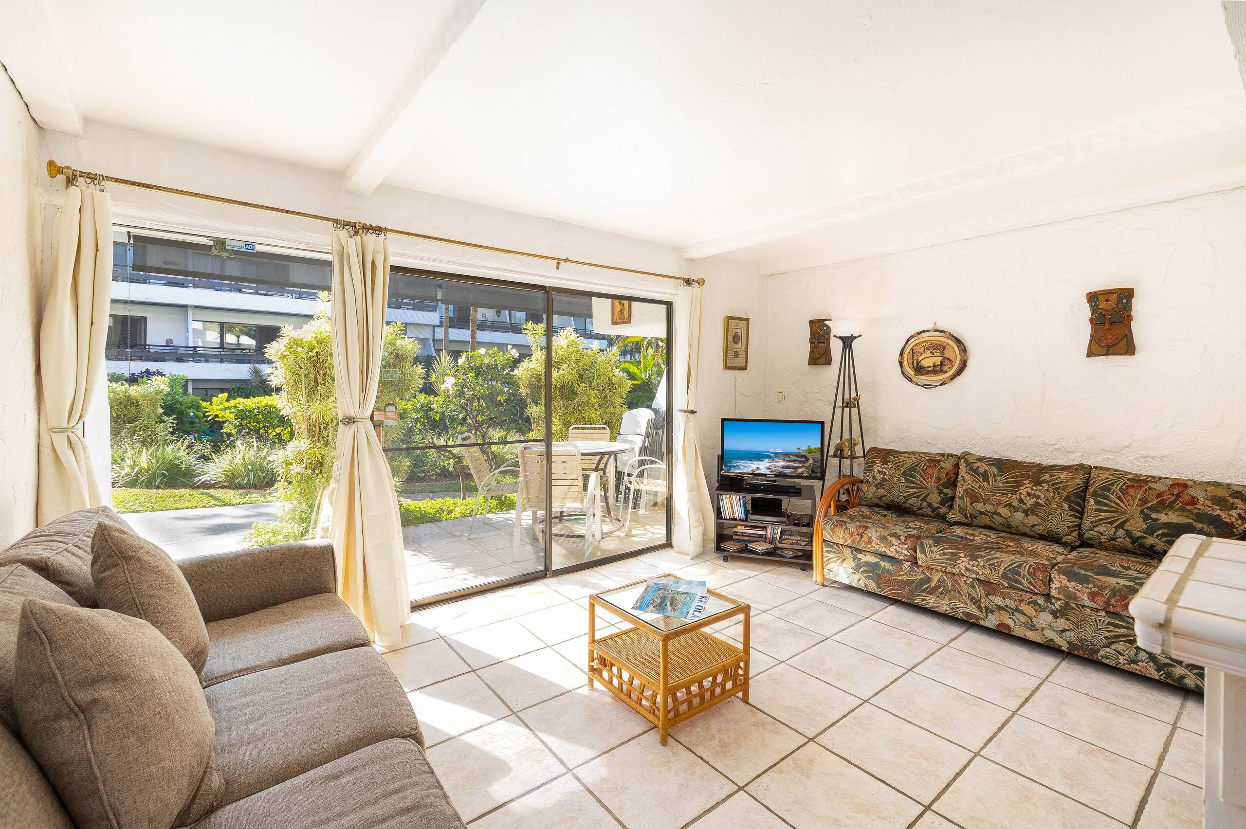Condo in Kailua-Kona · ★4.46 · 1 bedroom · 2 beds · 1 shared bath - Image 3