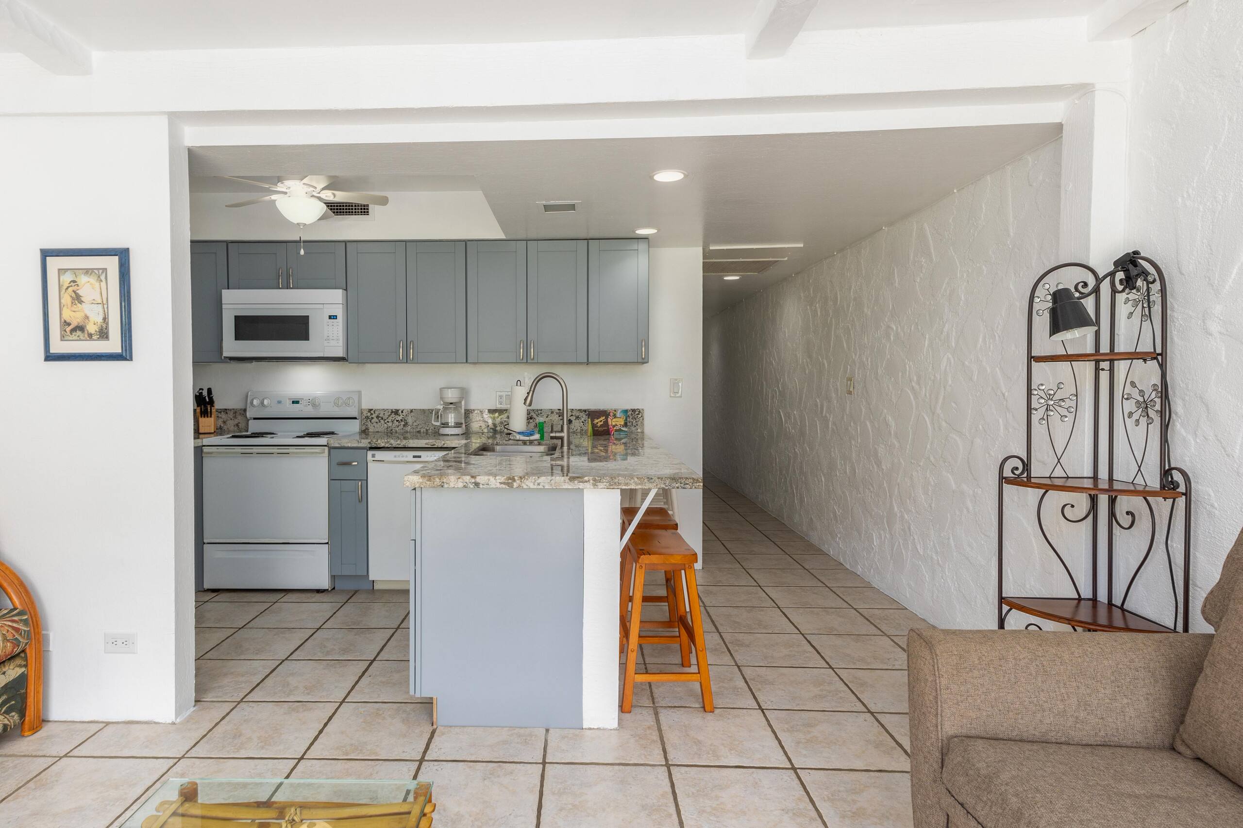 Condo in Kailua-Kona · ★4.46 · 1 bedroom · 2 beds · 1 shared bath - Image 9