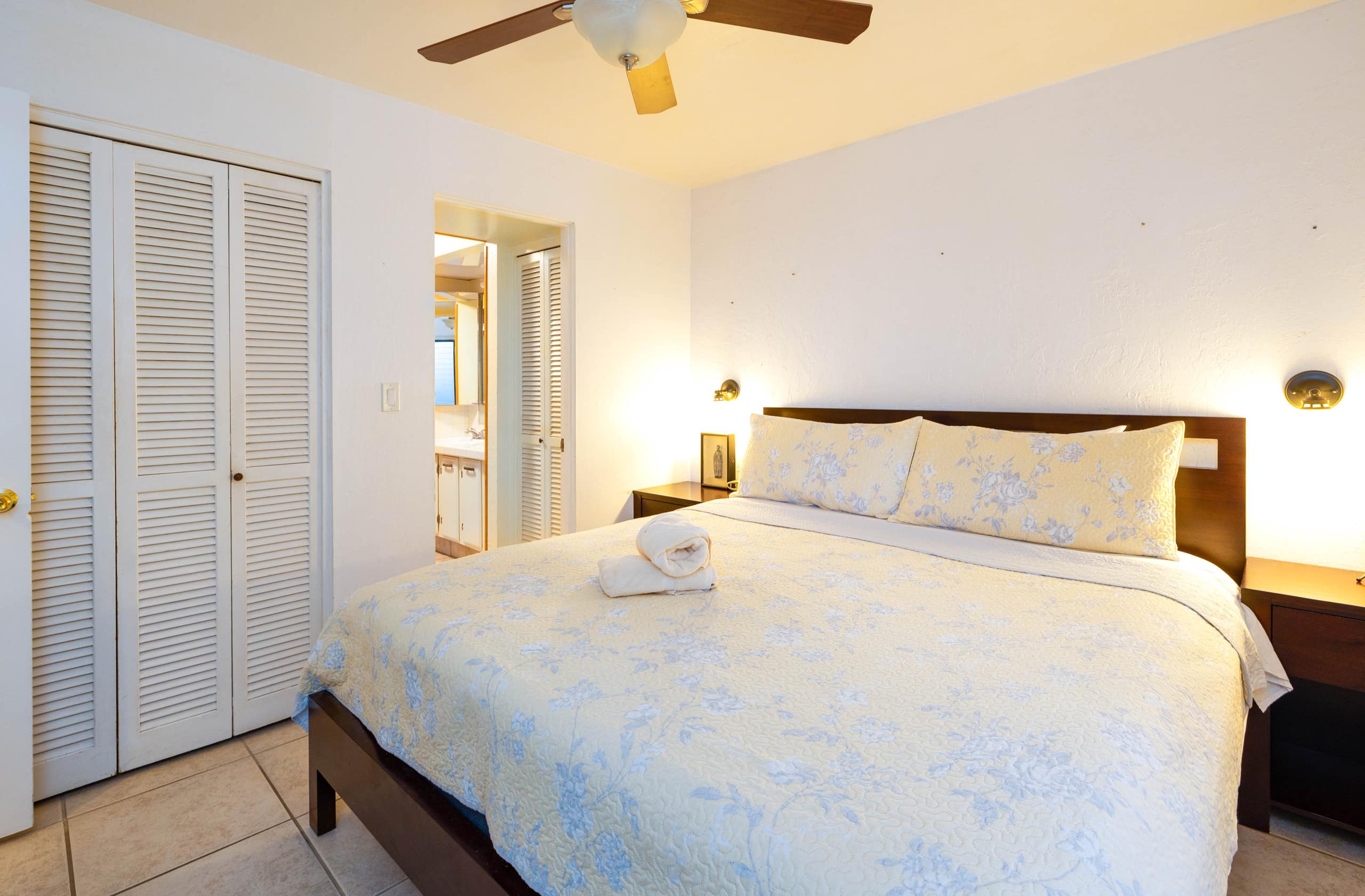 Condo in Kailua-Kona · ★4.46 · 1 bedroom · 2 beds · 1 shared bath - Image 14