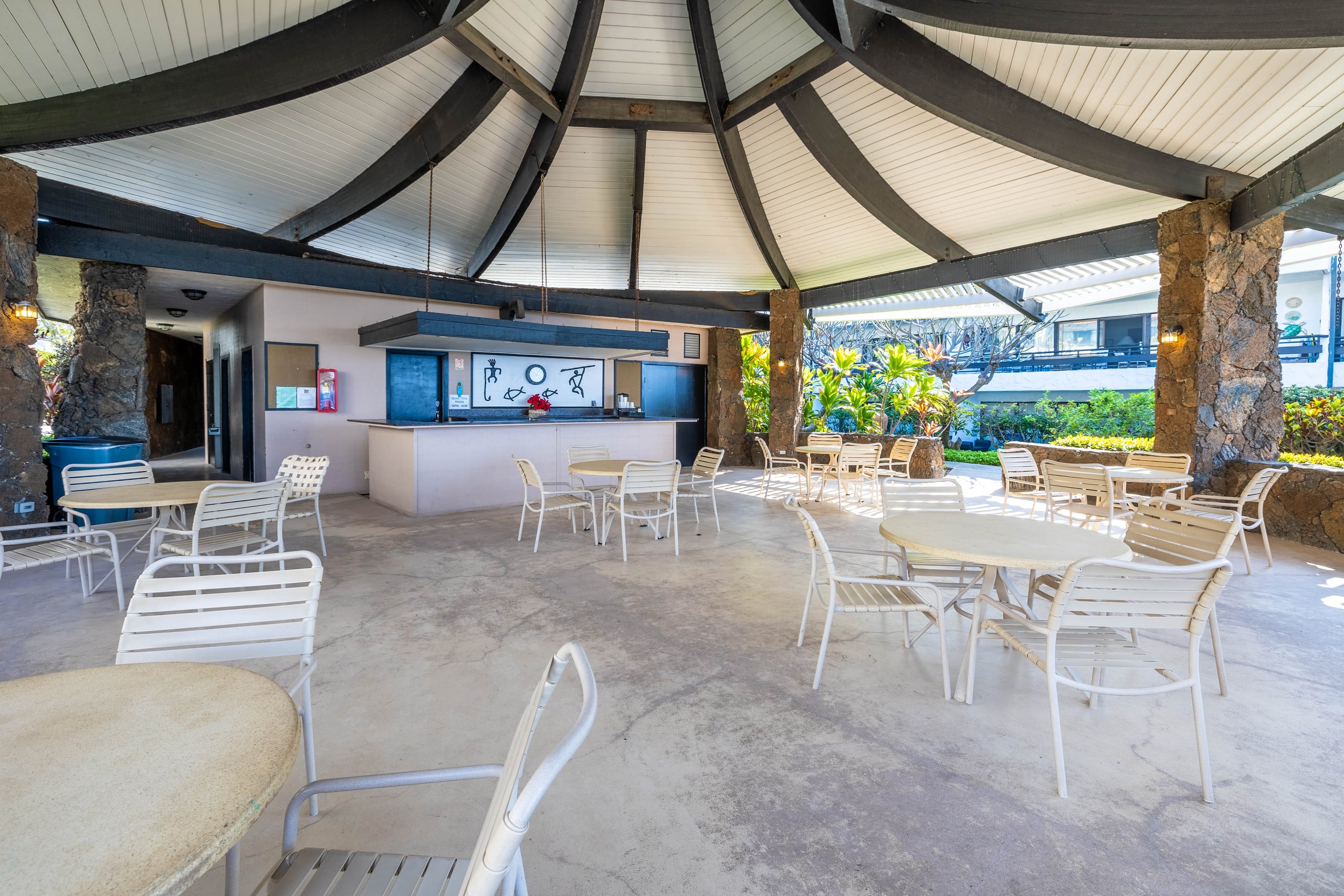 Condo in Kailua-Kona · ★4.46 · 1 bedroom · 2 beds · 1 shared bath - Image 23