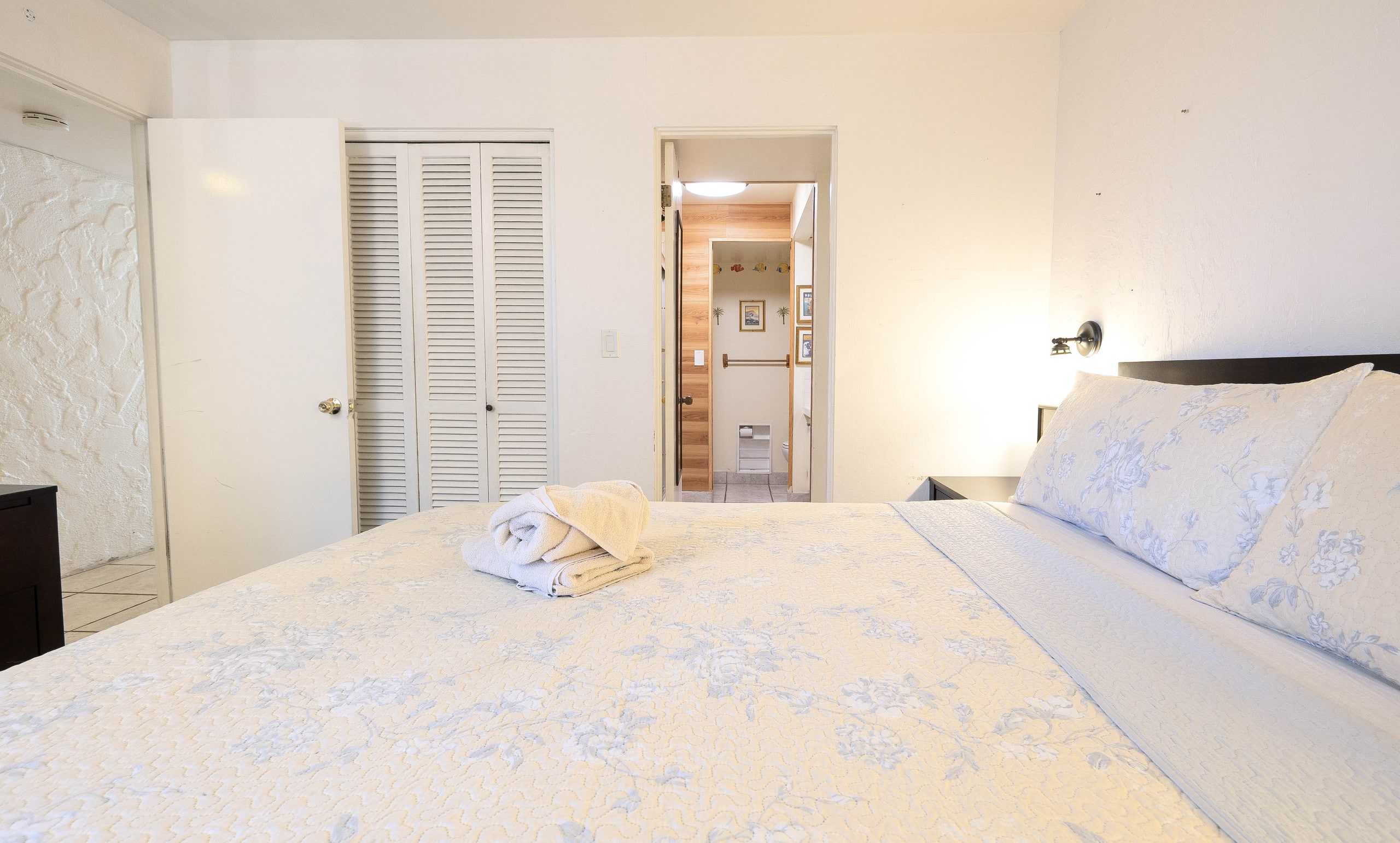 Condo in Kailua-Kona · ★4.46 · 1 bedroom · 2 beds · 1 shared bath - Image 15