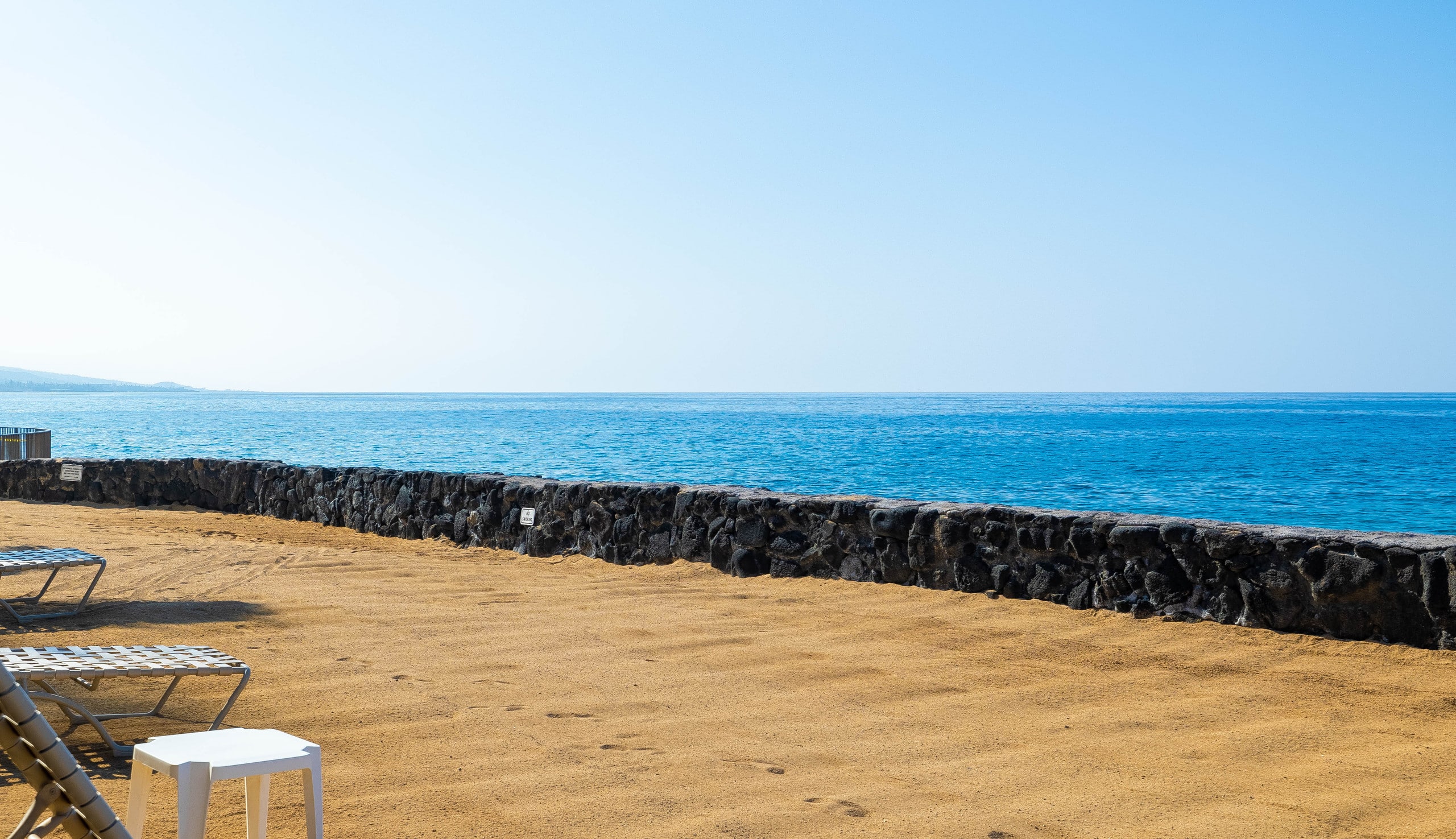 Condo in Kailua-Kona · ★4.46 · 1 bedroom · 2 beds · 1 shared bath - Image 5