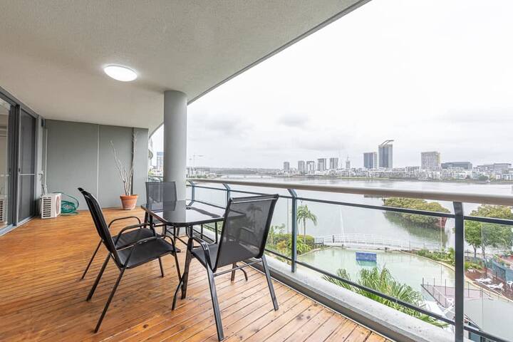Cozy 2BD Apt w/ Waterview near Olympic Park