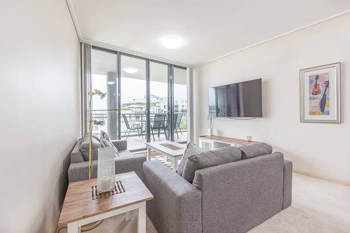 Cozy 2BD Apt w/ Waterview near Olympic Park