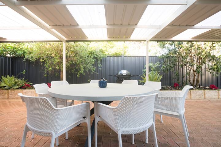 Dunsborough Bay Retreat—Steps from Beach & Dining gallery image 4