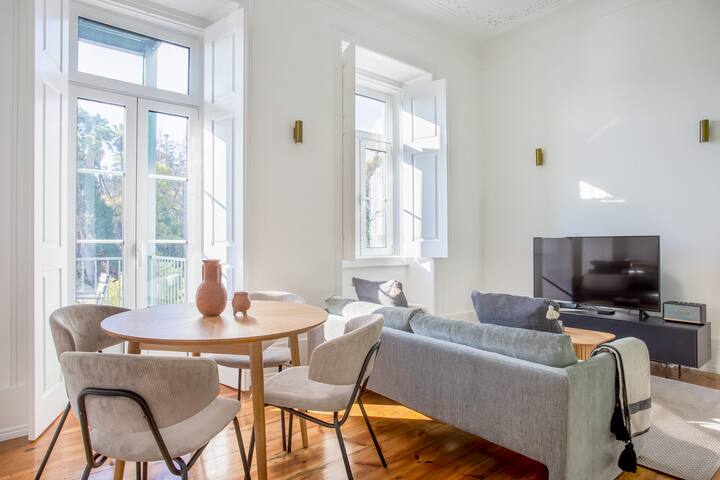 Blueground | Avenida, balcony