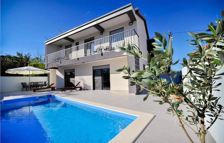 Lovely Home In Privlaka - Privlaka
