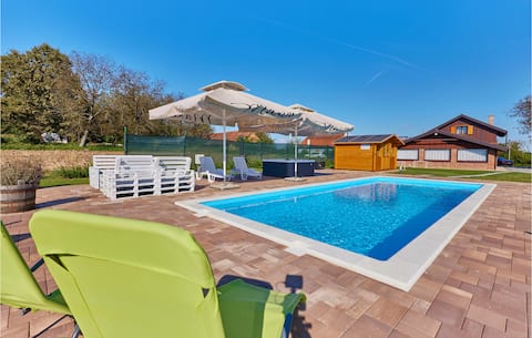Nice home in Kupinovac with kitchen