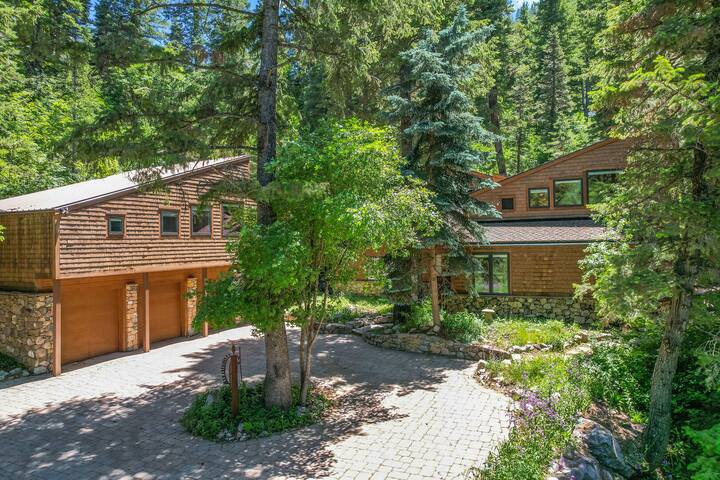 Stewart Mountain Lodging managed Airbnb listing 3