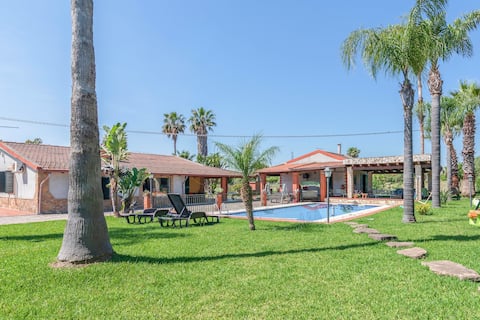 Villa con piscina vicino al mare
