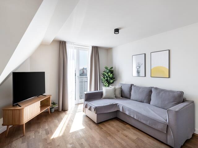 Schoenhouse City Street | 2-Bedroom Suite +Balcony gallery image 3