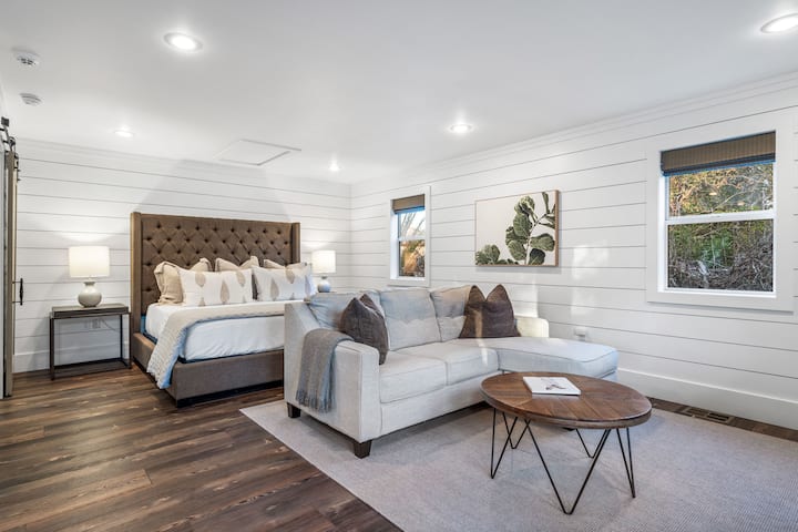 Ტელევიზორის ხილვაც კი შეგიძლიათ დიდი საწოლიდან