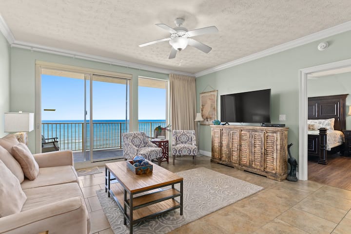 Luxury Condominiums With Gym And Pool photo