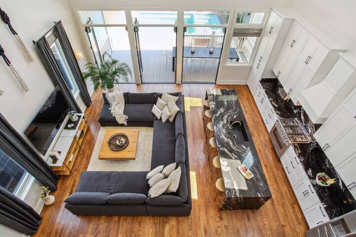 New Stylish Renovation | Heated Pool & Spa gallery image 3