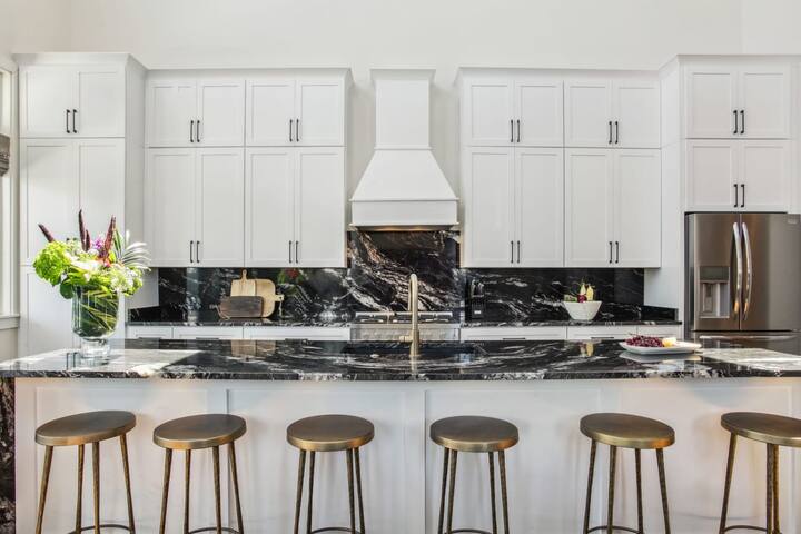 New Stylish Renovation | Heated Pool & Spa gallery image 4