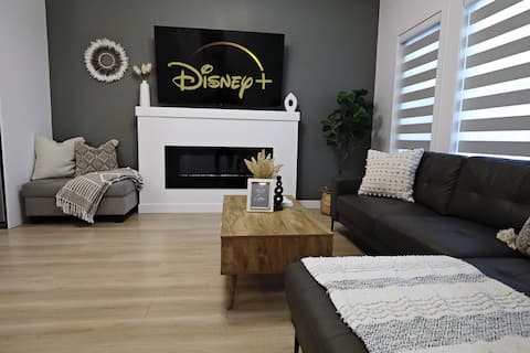 Top performing Airbnb: BoHo Modern Retreat w/King|Fireplace|Disney+ in Chappelle