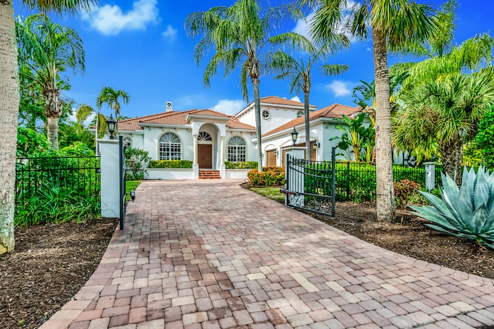 Luxury Home W/pool And Tiki Kitchen - Casa Playa - Sarasota, FL