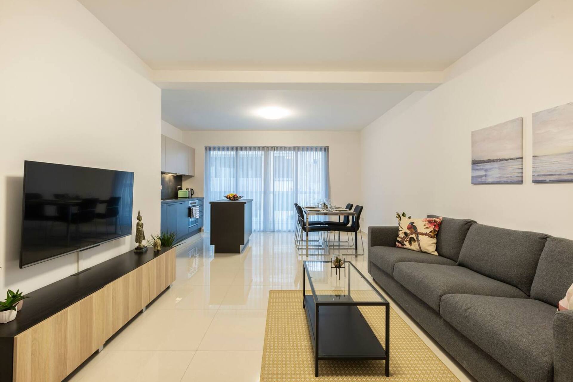 Beautiful Modern Central 2BR Apt — photo 2