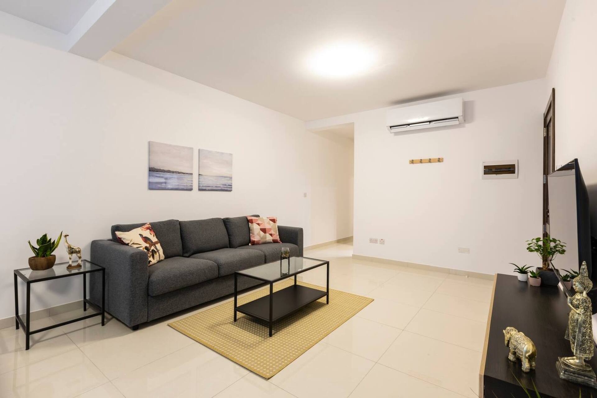 Beautiful Modern Central 2BR Apt — photo 4