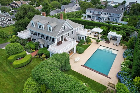 Luxurious Estate, Private Heated pool!