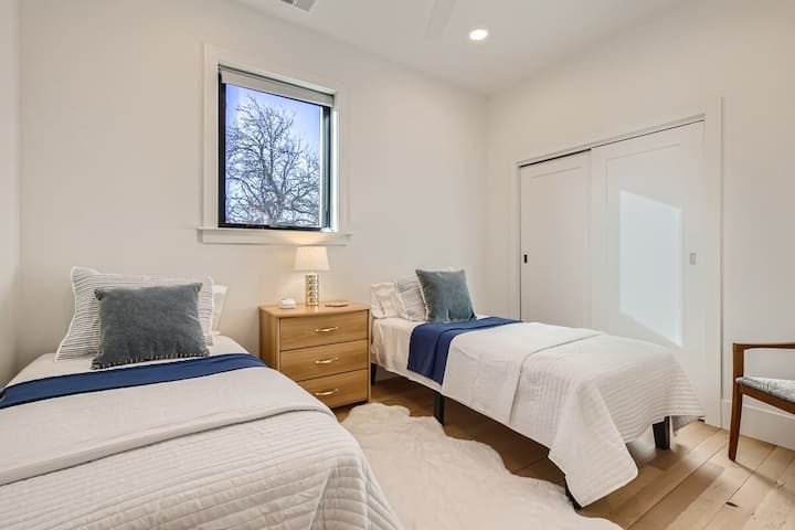 Chumba cha kulala cha pili, vitanda viwili vya ukubwa wa pacha