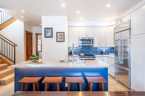 Cache 3204 -3 Bedroom condo