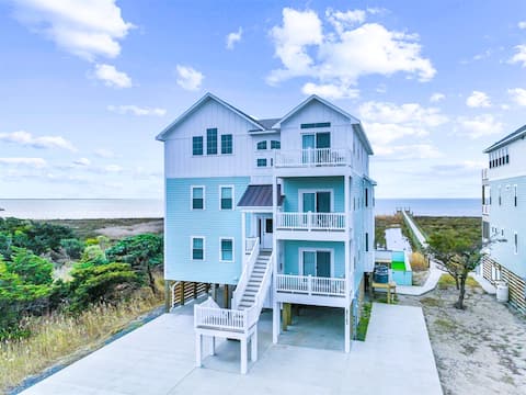 Soundfront Dog Friendly Home with Pool, Hot Tub
