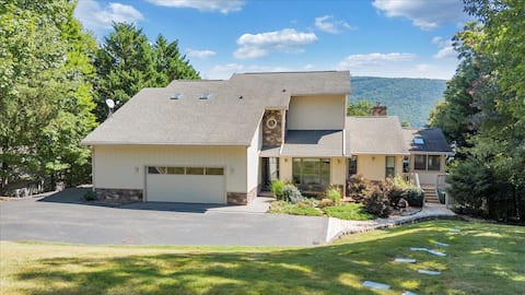 Private Dock,Indoor Pool, and Hot Tub