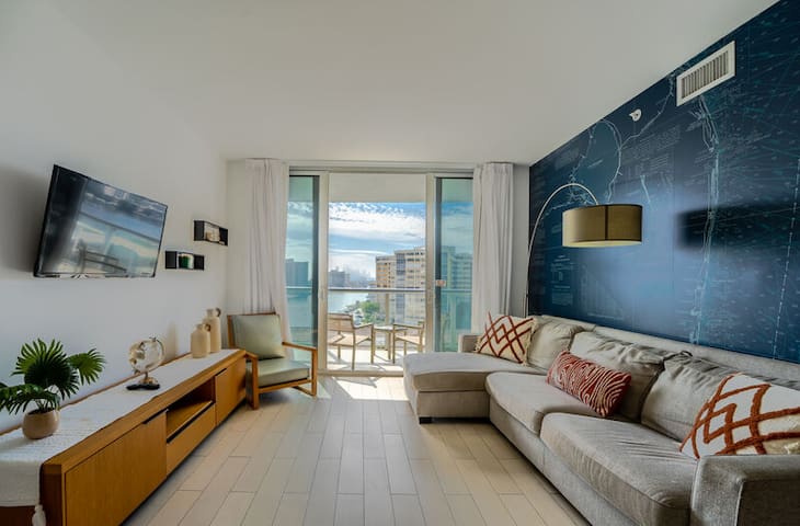 Great 2BR amazing SouthBayView w/Kitchen 9Floor