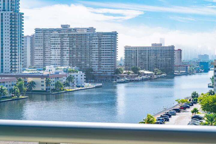 Great 2BR amazing SouthBayView w/Kitchen 9Floor gallery image 3