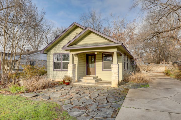 Pet-Friendly Austin Home w/ Private Yard + Deck! gallery image 2
