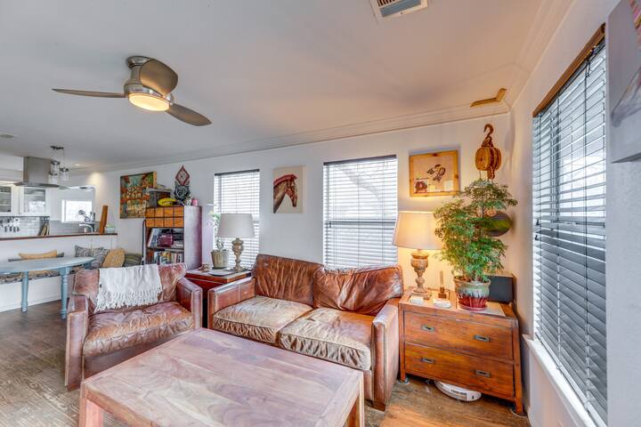 Pet-Friendly Austin Home w/ Private Yard + Deck! gallery image 4