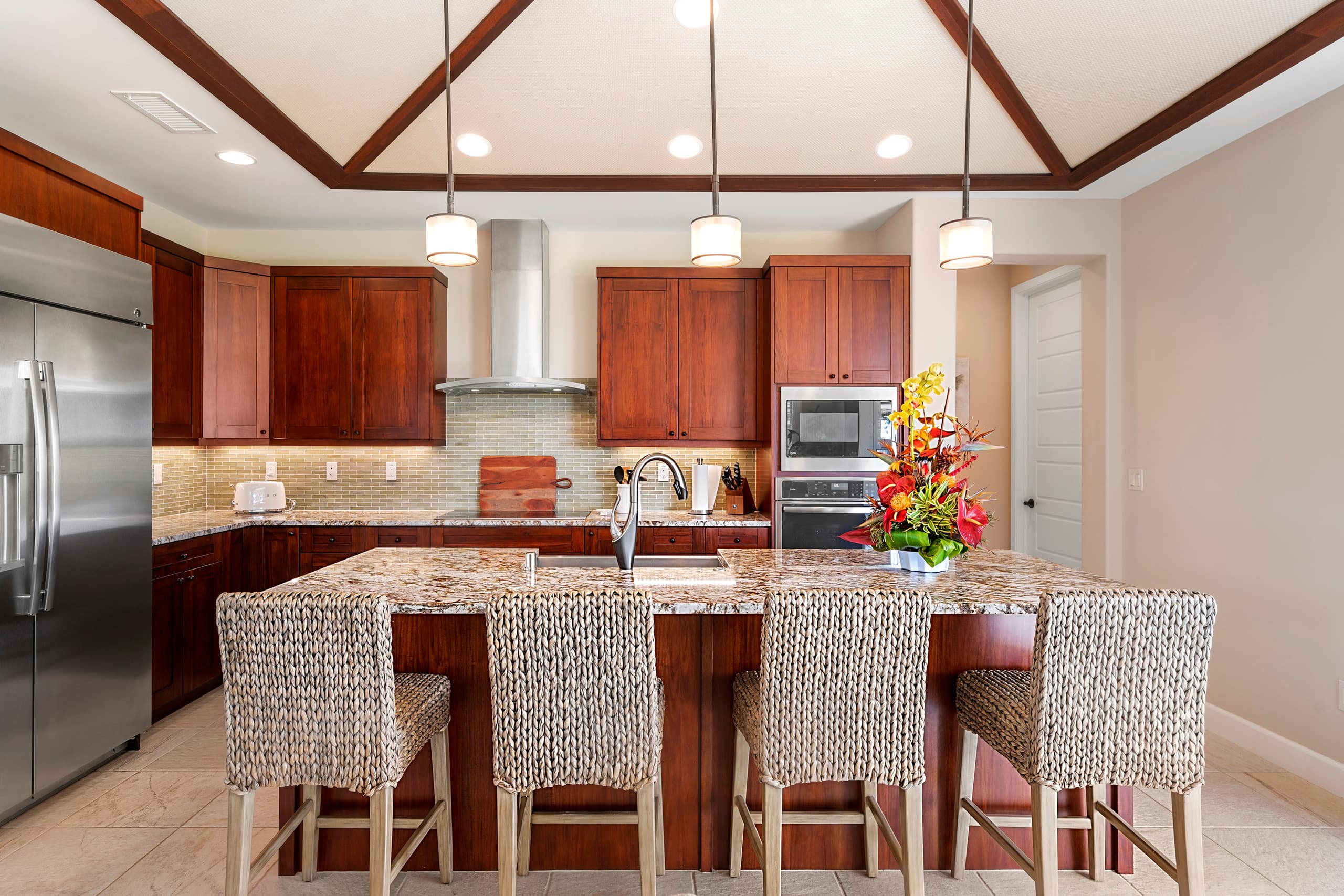 Home in Kailua-Kona · ★4.97 · 3 bedrooms · 3 beds · 2.5 baths - Image 25
