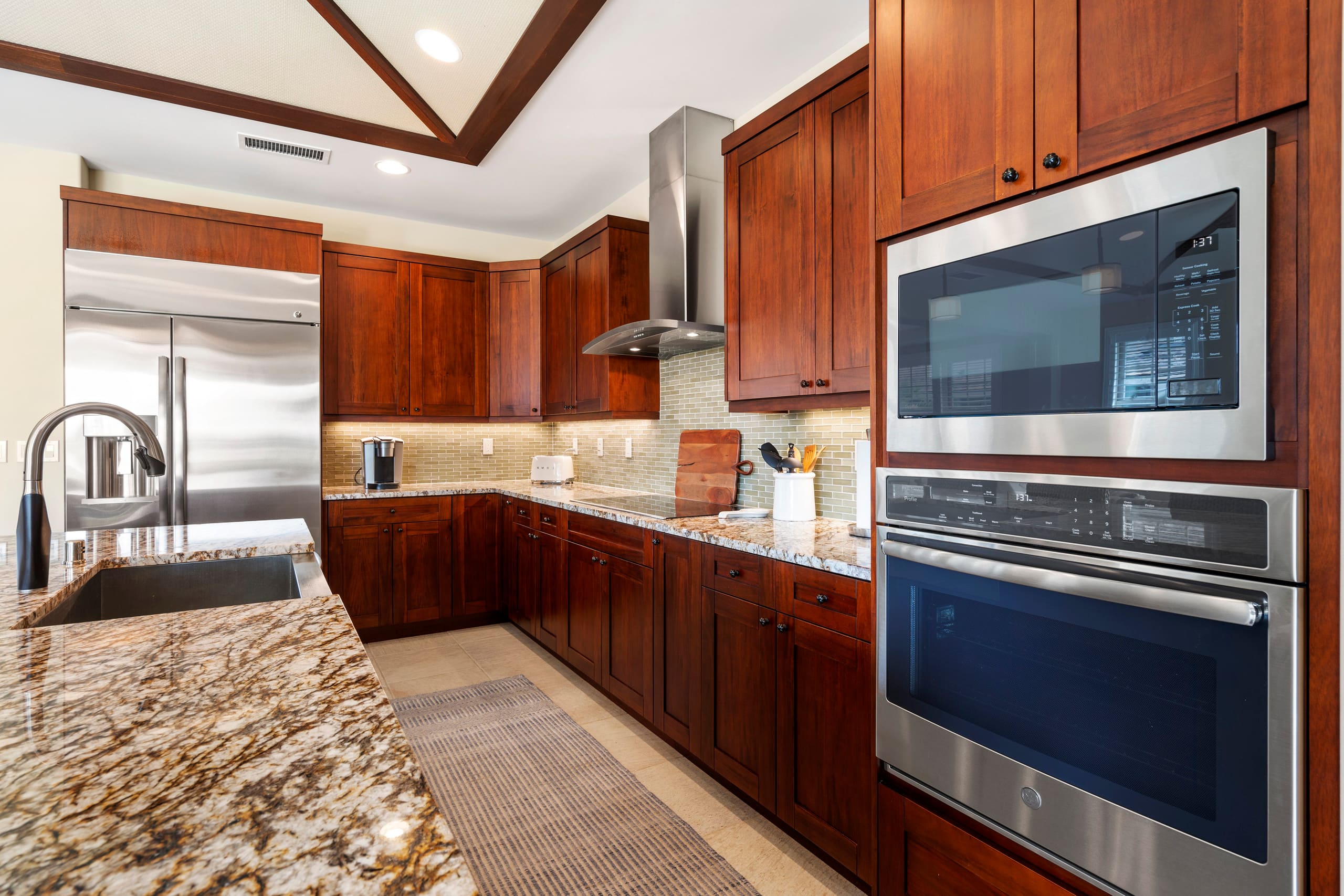Home in Kailua-Kona · ★4.97 · 3 bedrooms · 3 beds · 2.5 baths - Image 28