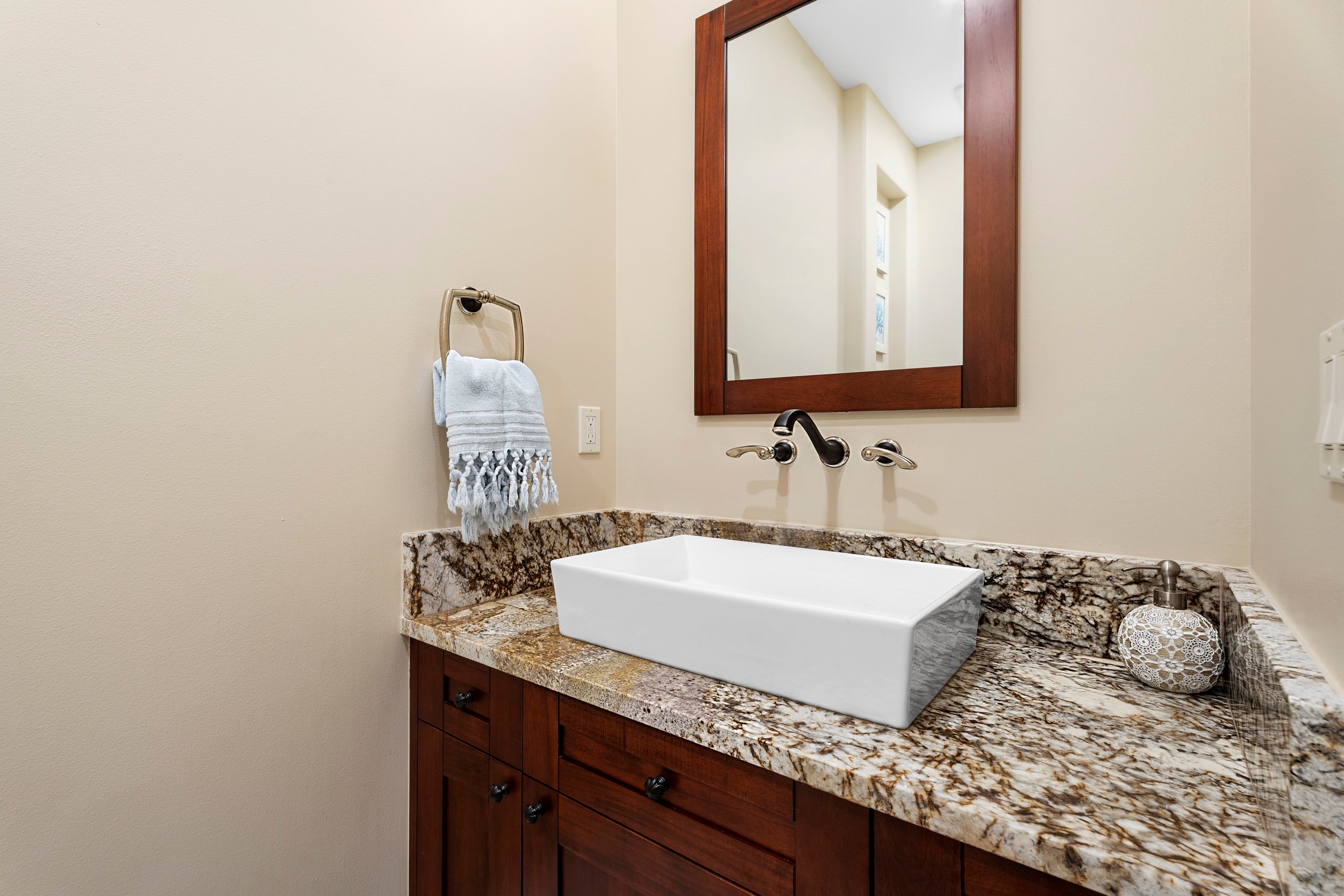 Home in Kailua-Kona · ★4.97 · 3 bedrooms · 3 beds · 2.5 baths - Image 13