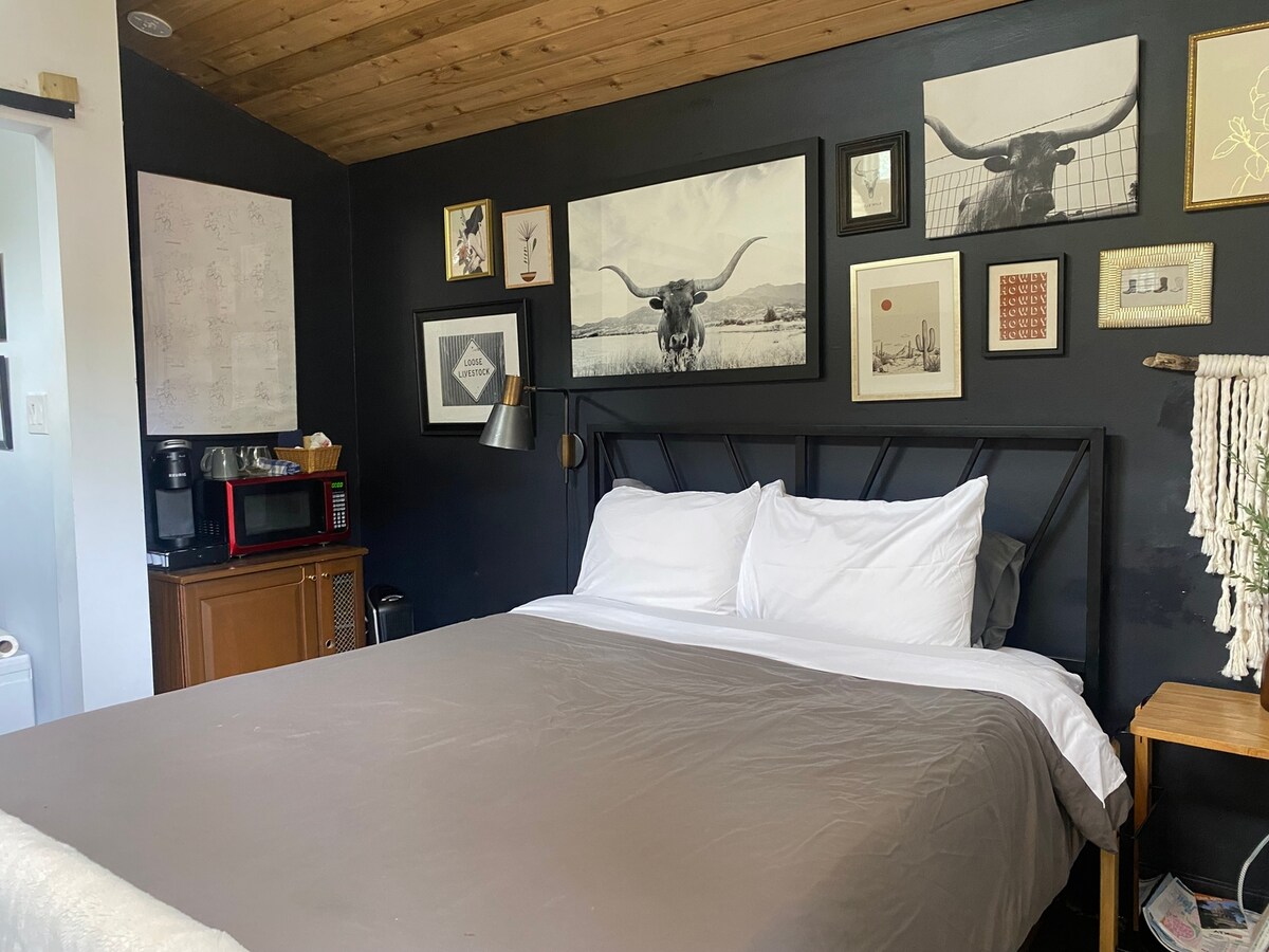 Charming Studio •| Sweet Stay | Near Airport