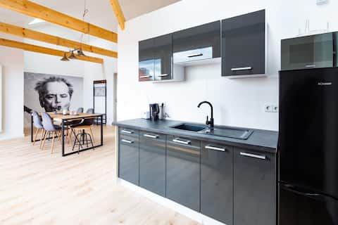 Successful Airbnb property: Above Leipzig's rooftops | 2 identical lofts | Wi-Fi in Schönefeld Abtnaundorf