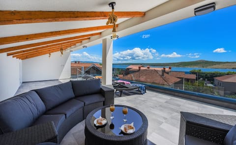 Seaview villa Possedaria with amazing roof terrace