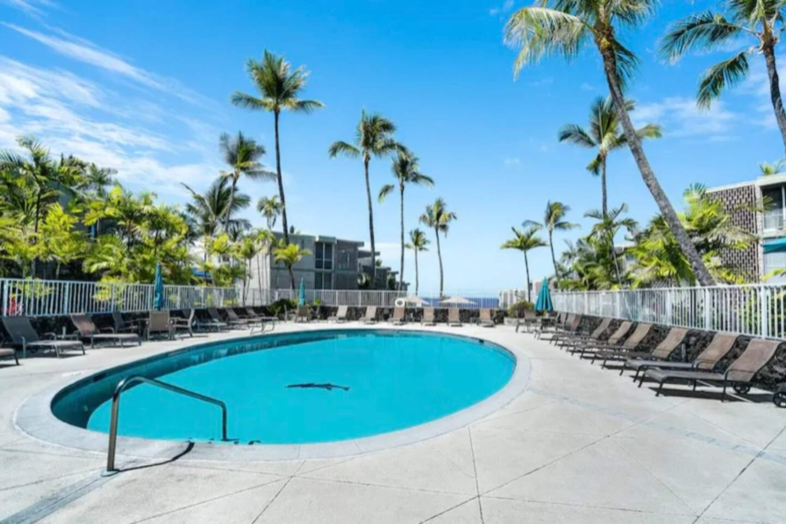 Condo in Kailua-Kona · ★4.81 · 1 bedroom · 2 beds · 1 bath - Image 4