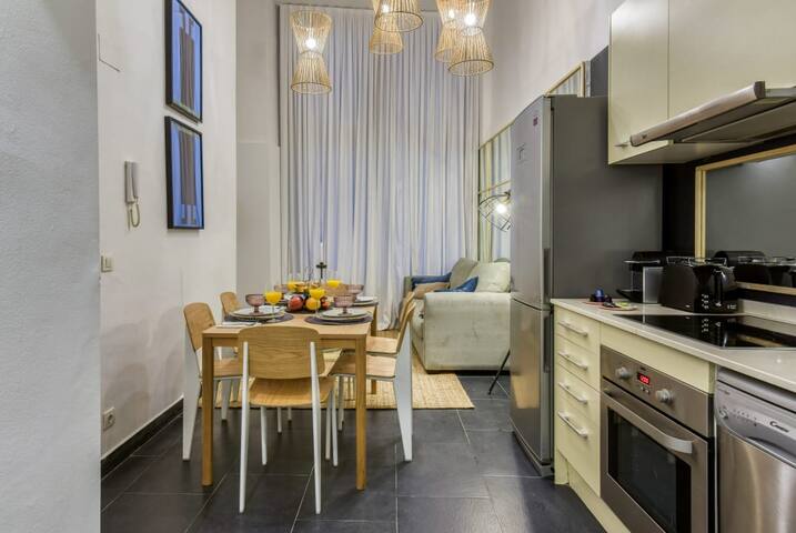 Sweett | Gothic Baixos gallery image 2