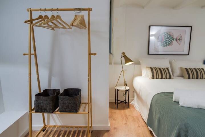 Sweett | Gothic Baixos gallery image 5