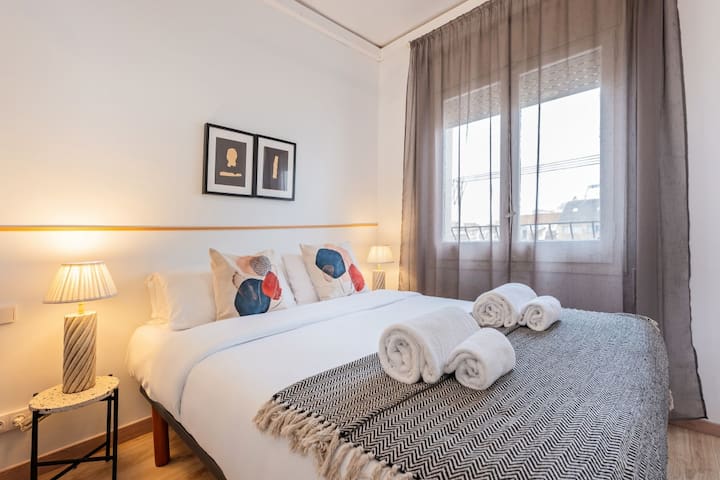 Rocafort | Charming 4BR Apt. in Eixample