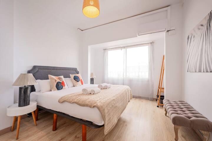 Rocafort | Charming 4BR Apt. in Eixample gallery image 4
