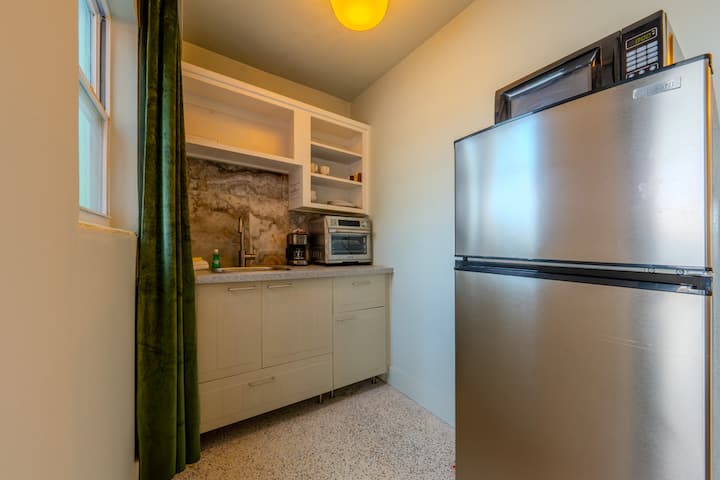 3 Min Walk -> Beach / Heated Pool / Free Parking - Clearwater Beach, FL