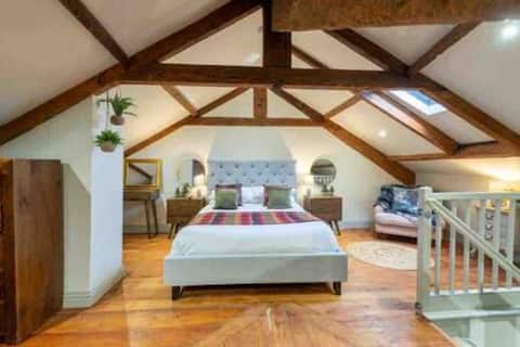 Charming Townhouse, Hot Tub & Hill Walks Nearby