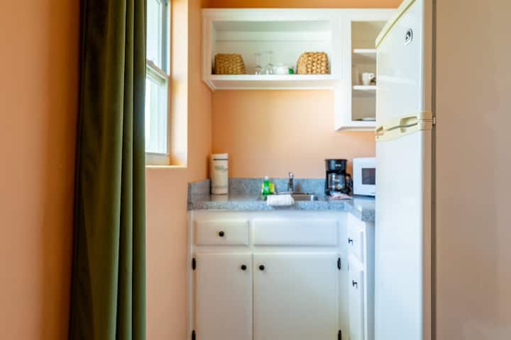 3 Min Walk -> Beach / Heated Pool / Free Parking - Clearwater Beach, FL