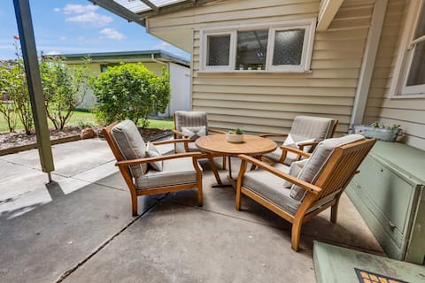 Cearc House - 3BR Home with Garden and Workspace
